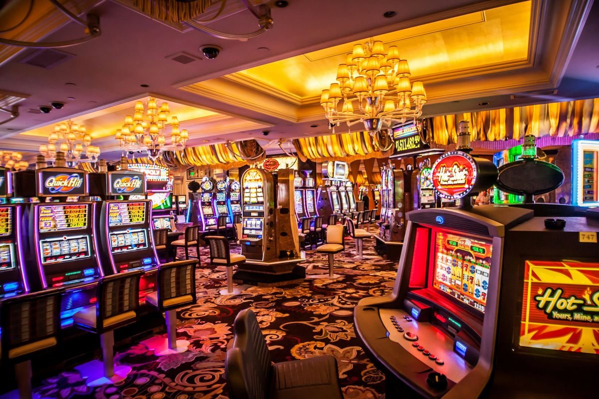 rajabandot 2025 platform overview showing football, casino, slots, and esports sections